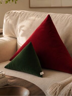 The Socialite Family Divino Pyramid Pillow Set Green & Burgundy holiday